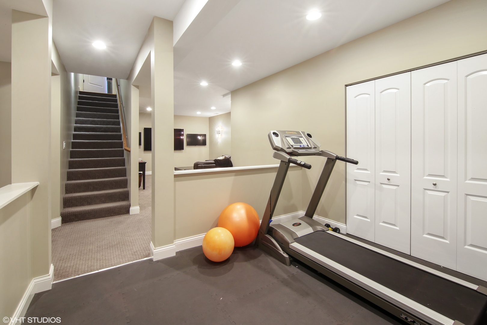 435 Ridge Road Highland Park, IL 60035 - Photo 26 of 30 a room with gym equipment