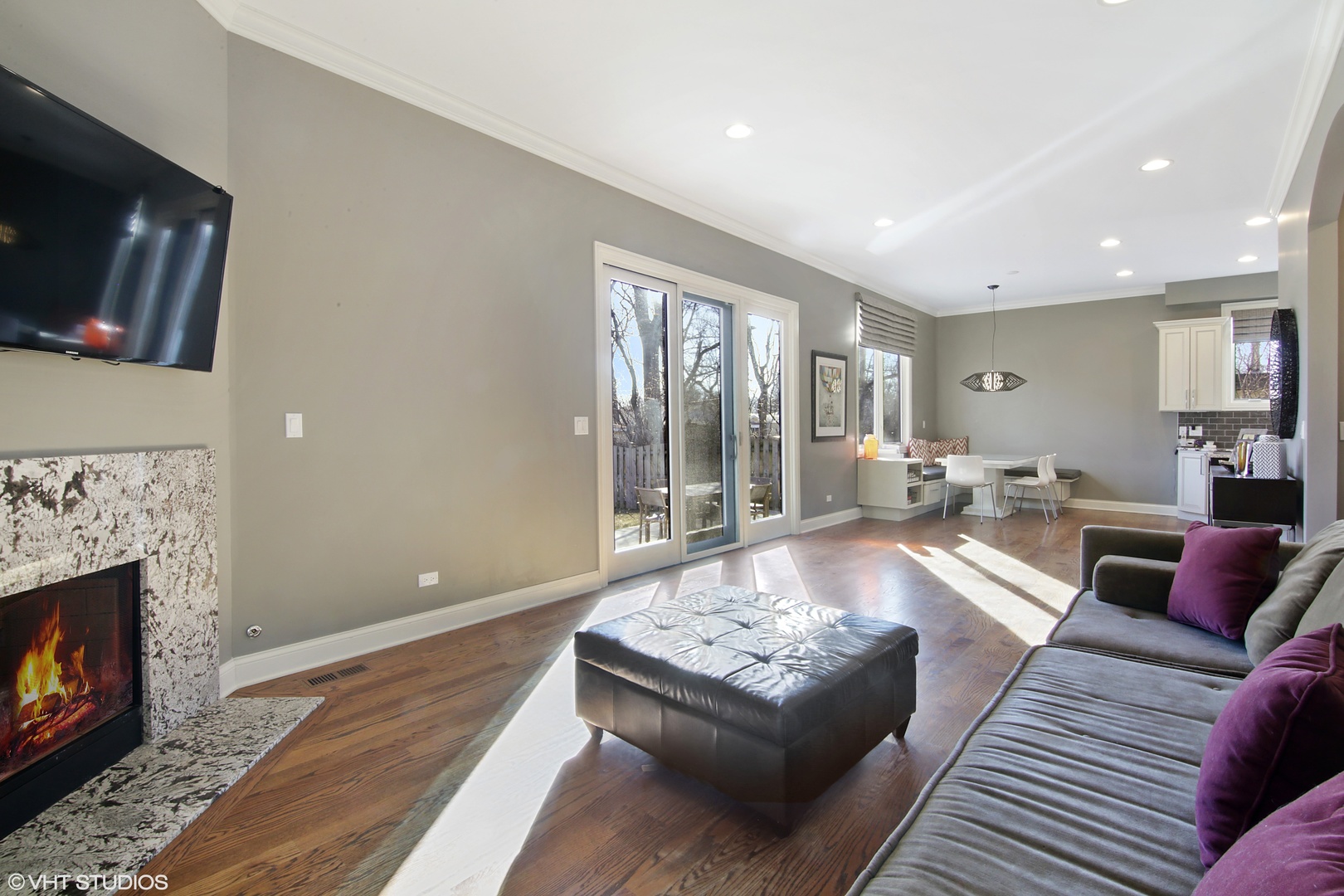 435 Ridge Road Highland Park, IL 60035 - Photo 9 of 30 a living room with furniture and a fireplace