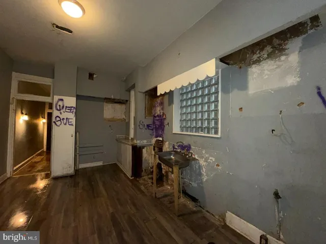 a view of entryway with workspace and wooden floor