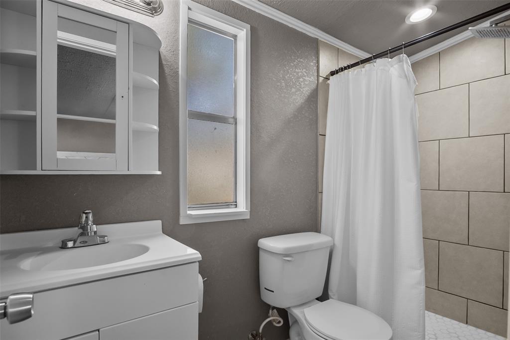 353 Prairie Lane Azle, TX 76020 - Photo 16 of 36 a bathroom with a sink toilet and a mirror