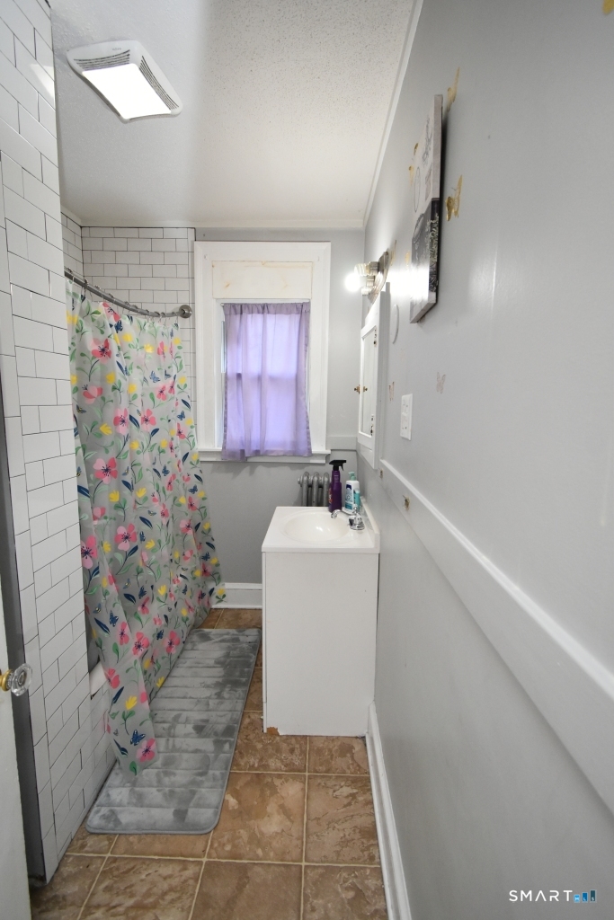 36 South St Extension Bristol, CT 06010 - Photo 7 of 32