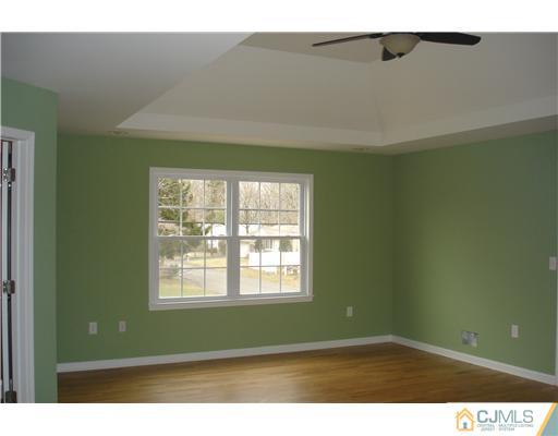 47 Spring Street Edison, NJ 08820 - Photo 5 of 8 Gallery Image 5