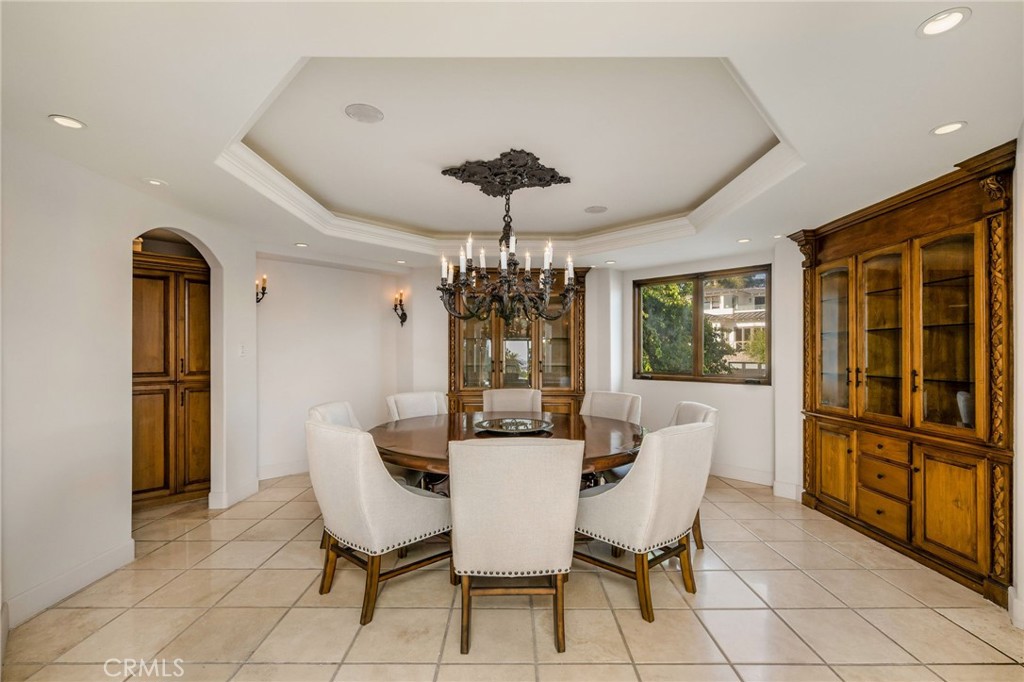 215 South Poinsettia Avenue Manhattan Beach, CA 90266 - Photo 12 of 64 a dining room with furniture and window