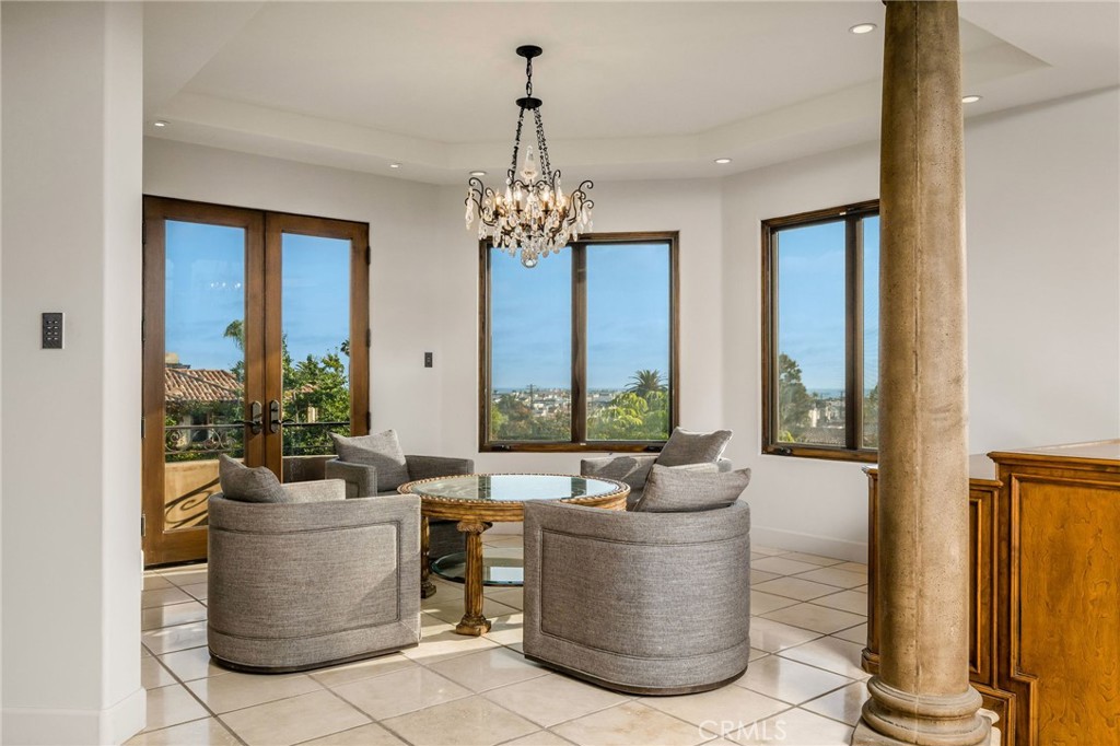 215 South Poinsettia Avenue Manhattan Beach, CA 90266 - Photo 20 of 64 a living room with couches and furniture