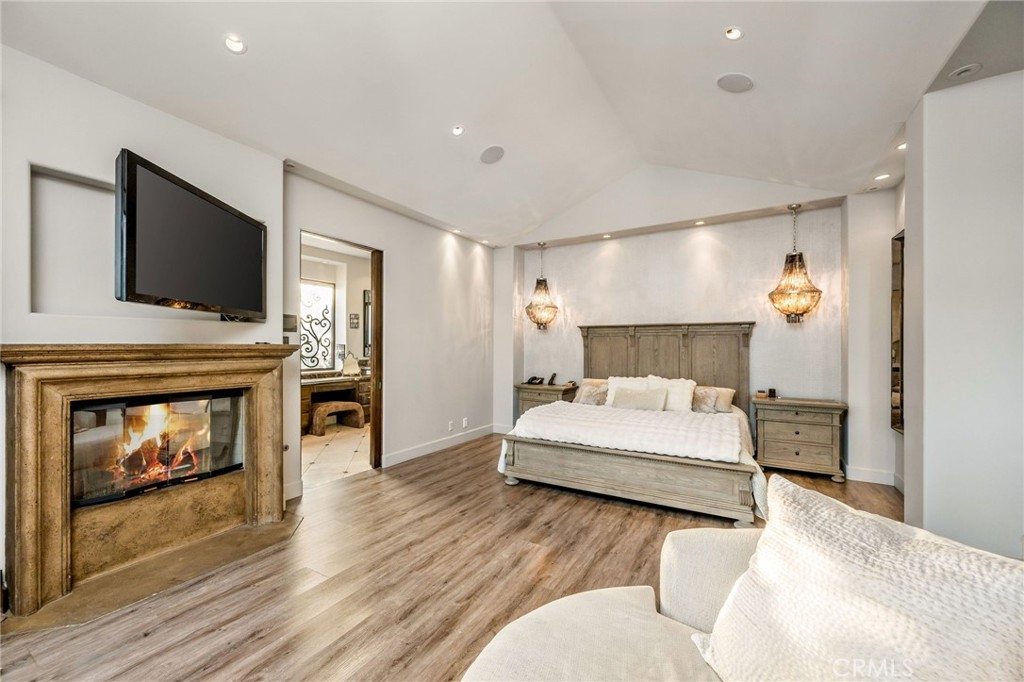 215 South Poinsettia Avenue Manhattan Beach, CA 90266 - Photo 25 of 64 a spacious bedroom with a bed and a flat screen tv