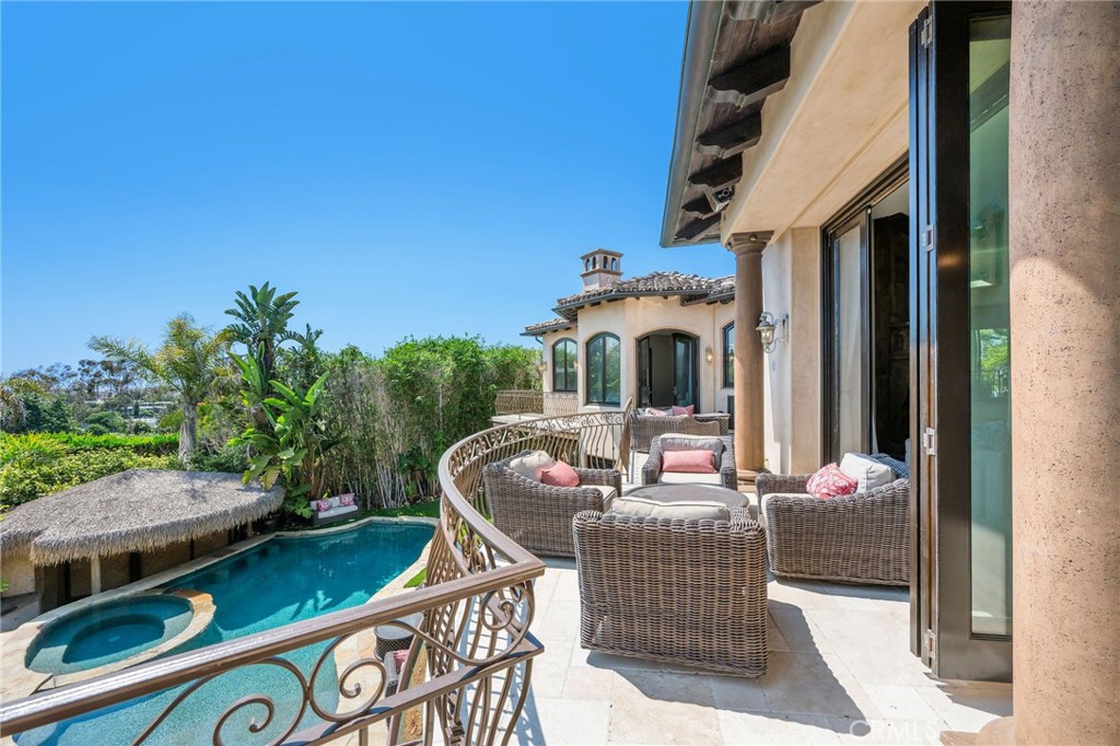 215 South Poinsettia Avenue Manhattan Beach, CA 90266 - Photo 28 of 64 a outdoor space with furniture