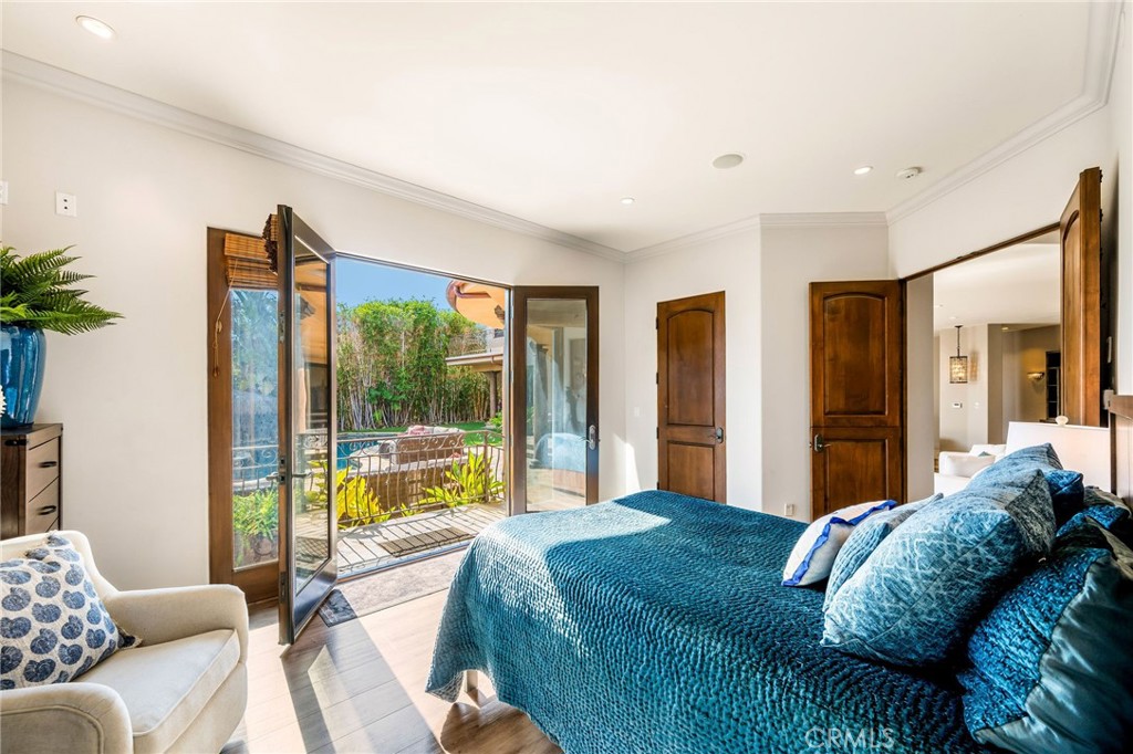 215 South Poinsettia Avenue Manhattan Beach, CA 90266 - Photo 39 of 64 a bedroom with a large bed and a large window with outer view