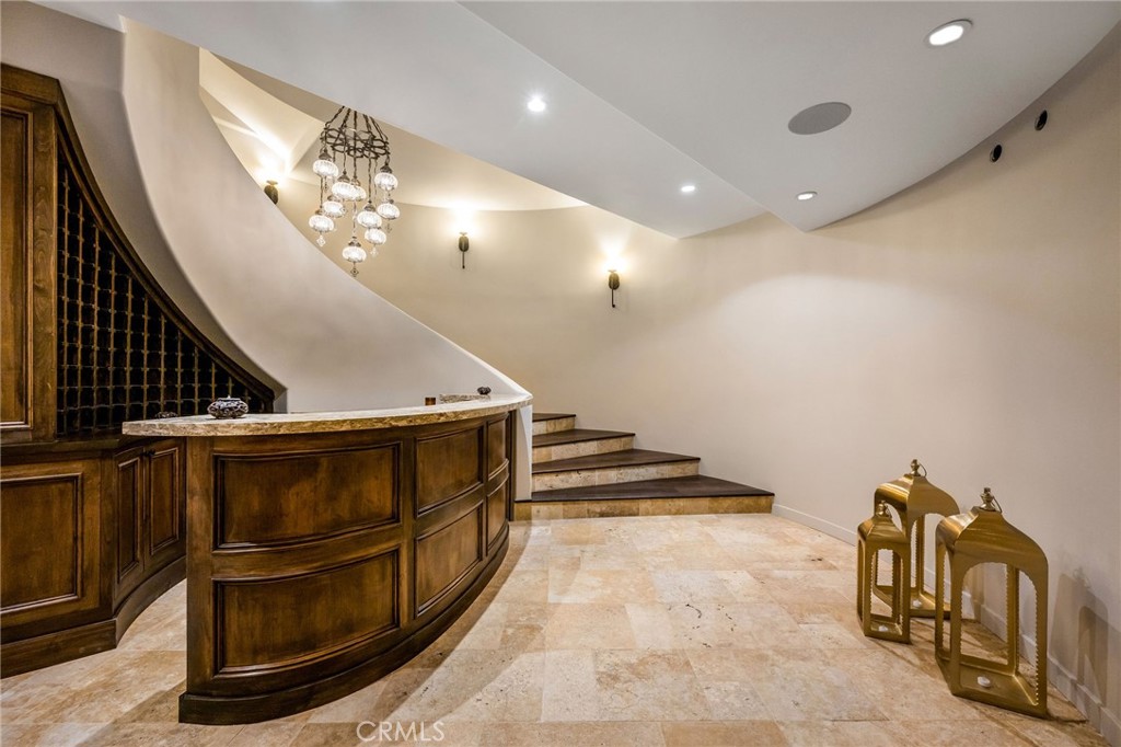 215 South Poinsettia Avenue Manhattan Beach, CA 90266 - Photo 42 of 64 a view of entryway and hall