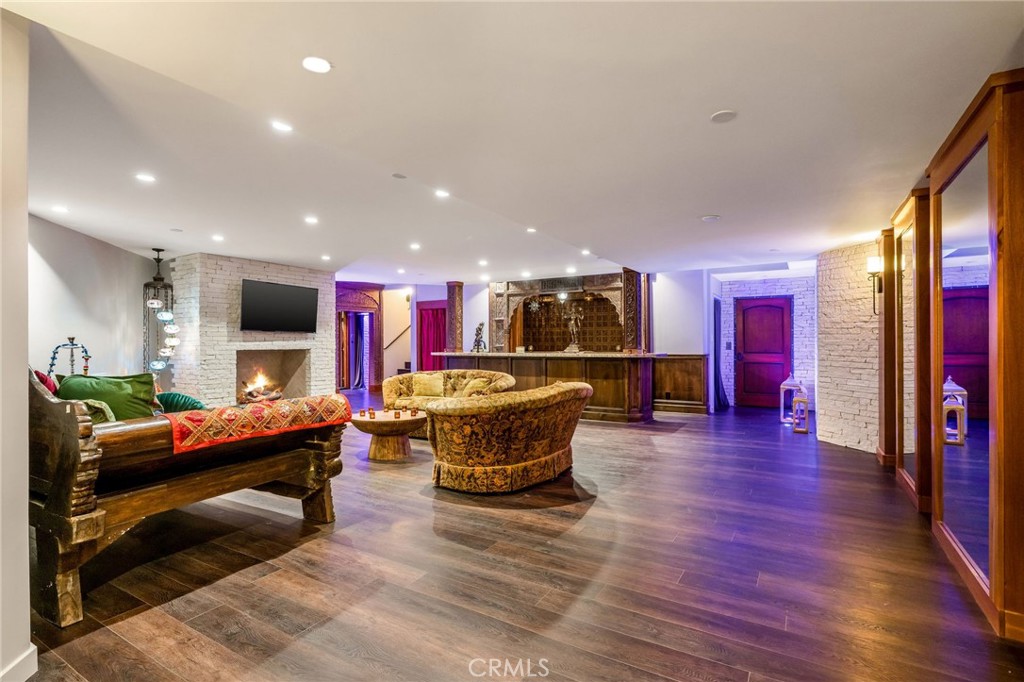 215 South Poinsettia Avenue Manhattan Beach, CA 90266 - Photo 44 of 64 a living room with furniture and a wooden floor