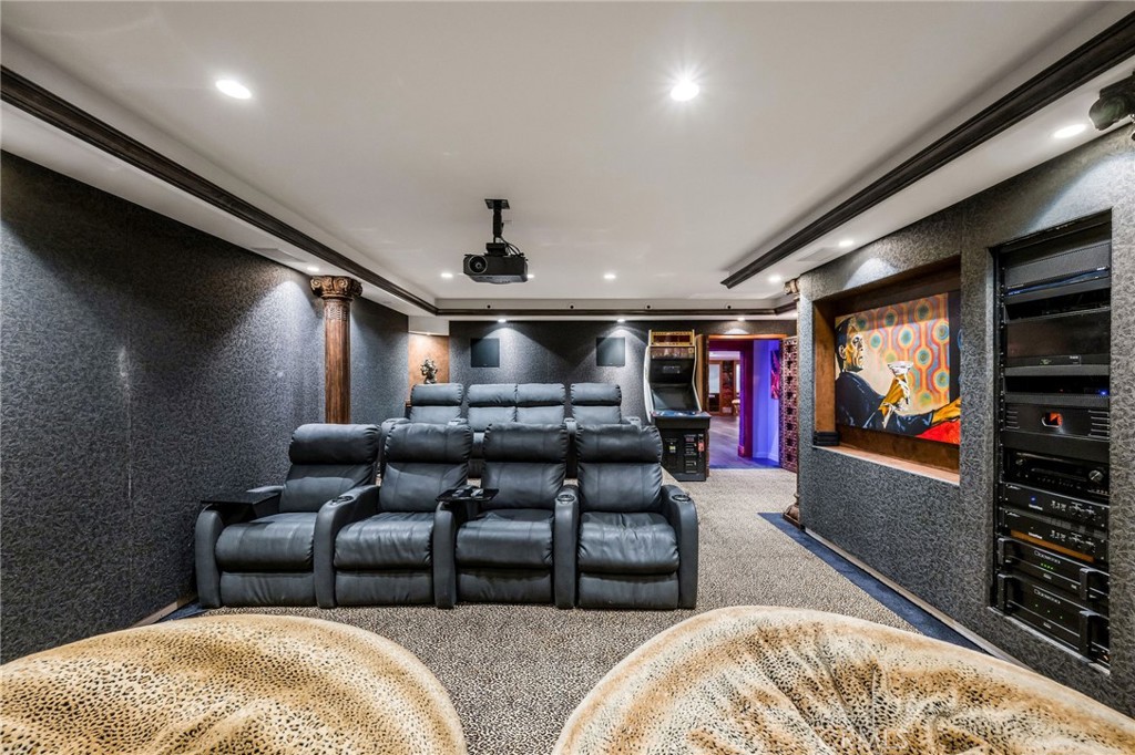 215 South Poinsettia Avenue Manhattan Beach, CA 90266 - Photo 50 of 64 a living room with furniture