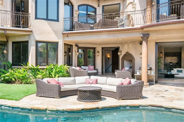 $48,000 | 215 South Poinsettia Avenue, Manhattan Beach, CA 90266