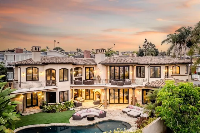 $48,000 | 215 South Poinsettia Avenue, Manhattan Beach, CA 90266