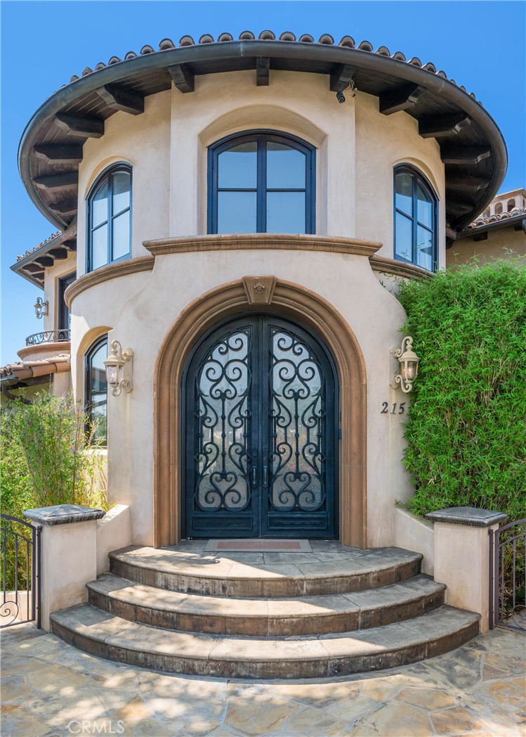 215 South Poinsettia Avenue Manhattan Beach, CA 90266 - Photo 7 of 64 a front view of a house with garden