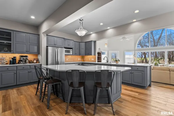 $730,000 | 9343 County Road 1 North, New Berlin, IL 62670