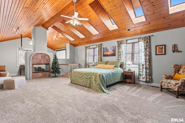 $730,000 | 9343 County Road 1 North, New Berlin, IL 62670