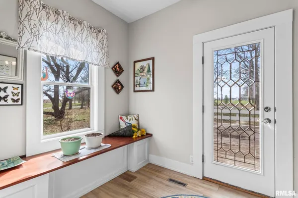$730,000 | 9343 County Road 1 North, New Berlin, IL 62670