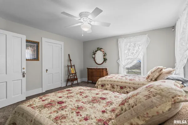 $730,000 | 9343 County Road 1 North, New Berlin, IL 62670