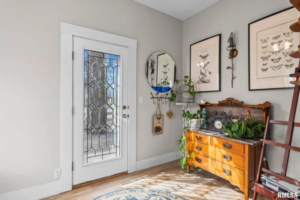 $730,000 | 9343 County Road 1 North, New Berlin, IL 62670