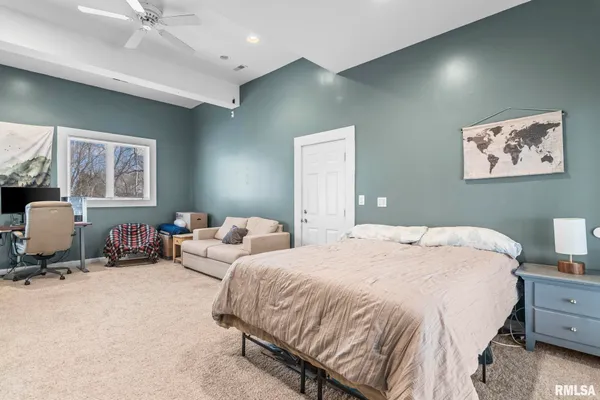 $730,000 | 9343 County Road 1 North, New Berlin, IL 62670