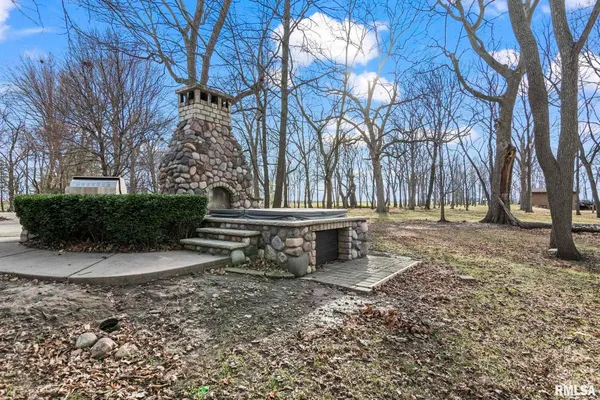 $730,000 | 9343 County Road 1 North, New Berlin, IL 62670