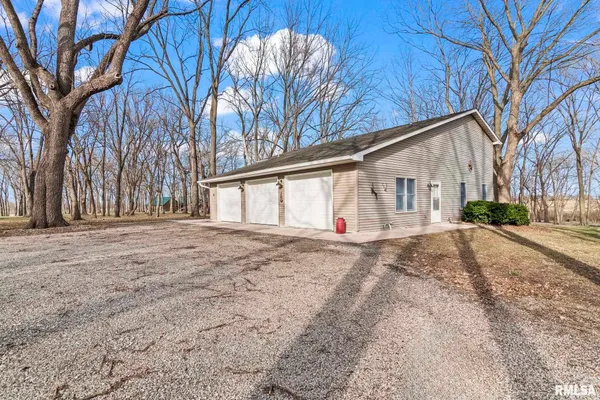 $730,000 | 9343 County Road 1 North, New Berlin, IL 62670