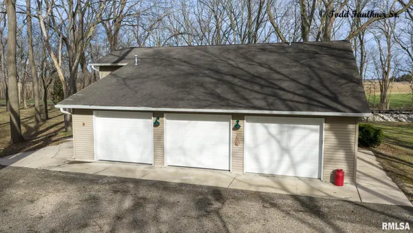 $730,000 | 9343 County Road 1 North, New Berlin, IL 62670