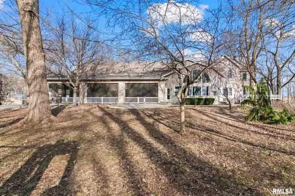 $730,000 | 9343 County Road 1 North, New Berlin, IL 62670