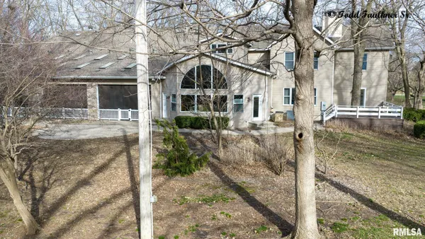 $730,000 | 9343 County Road 1 North, New Berlin, IL 62670