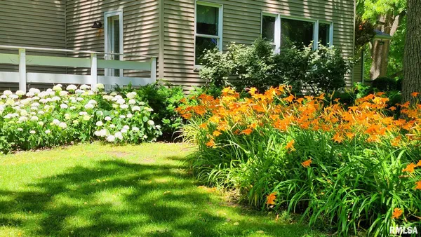 $730,000 | 9343 County Road 1 North, New Berlin, IL 62670