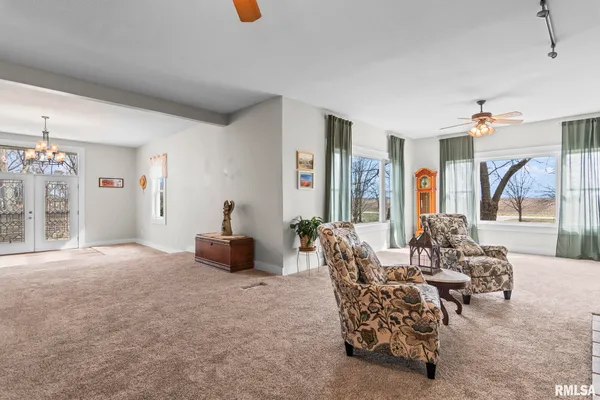 $730,000 | 9343 County Road 1 North, New Berlin, IL 62670