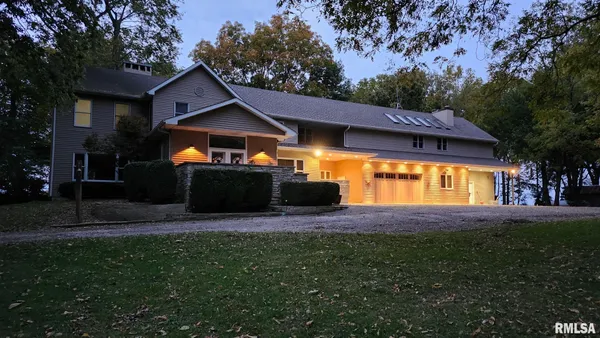 $730,000 | 9343 County Road 1 North, New Berlin, IL 62670