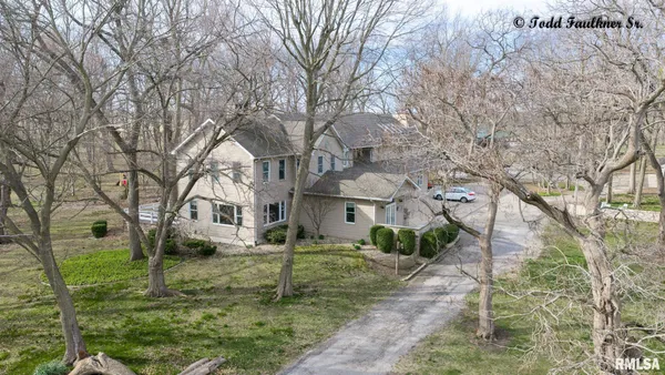 $730,000 | 9343 County Road 1 North, New Berlin, IL 62670