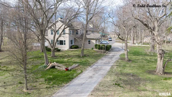 $730,000 | 9343 County Road 1 North, New Berlin, IL 62670