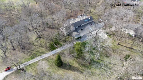 $730,000 | 9343 County Road 1 North, New Berlin, IL 62670