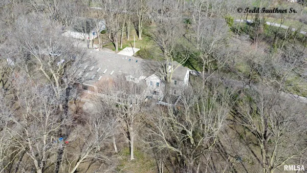$730,000 | 9343 County Road 1 North, New Berlin, IL 62670