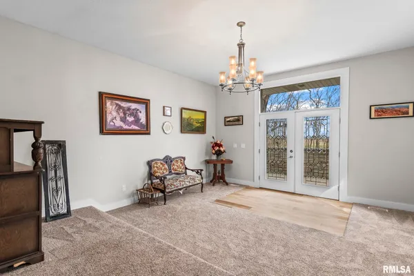 $730,000 | 9343 County Road 1 North, New Berlin, IL 62670