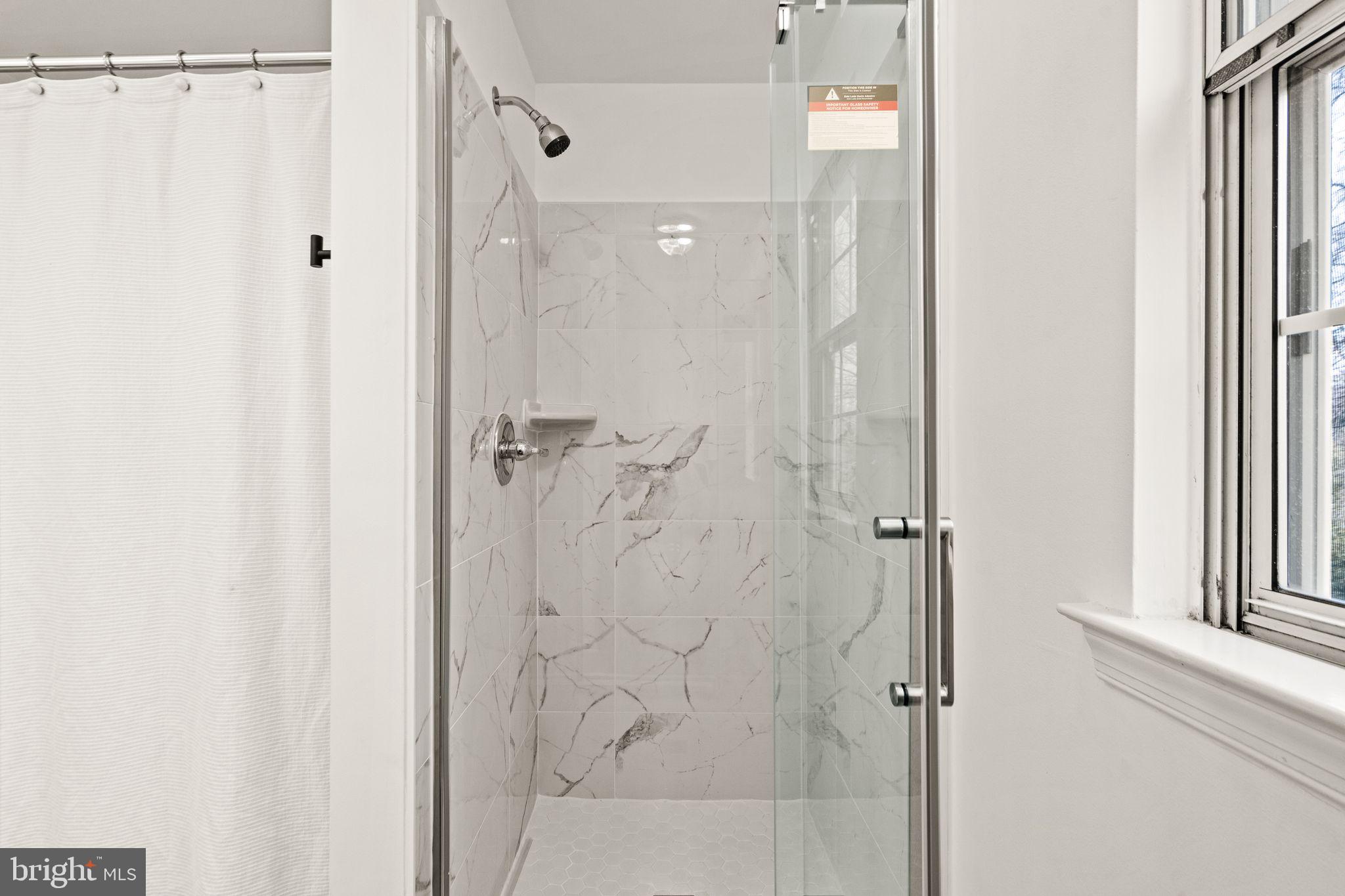 11 Moss Road Sterling, VA 20165 - Photo 47 of 71 Shared Hallway Bathroom