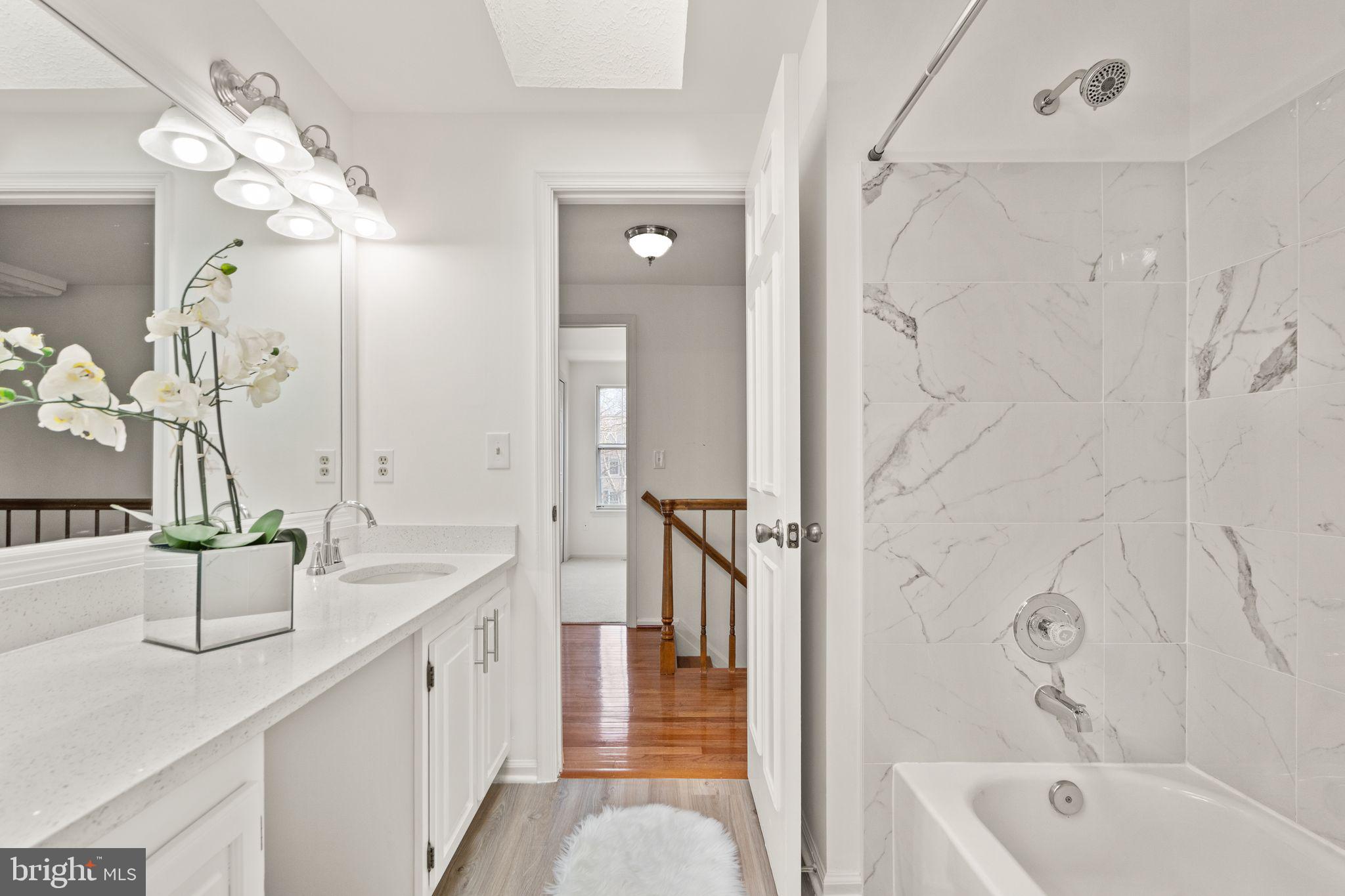11 Moss Road Sterling, VA 20165 - Photo 48 of 71 Shared Hallway Bathroom