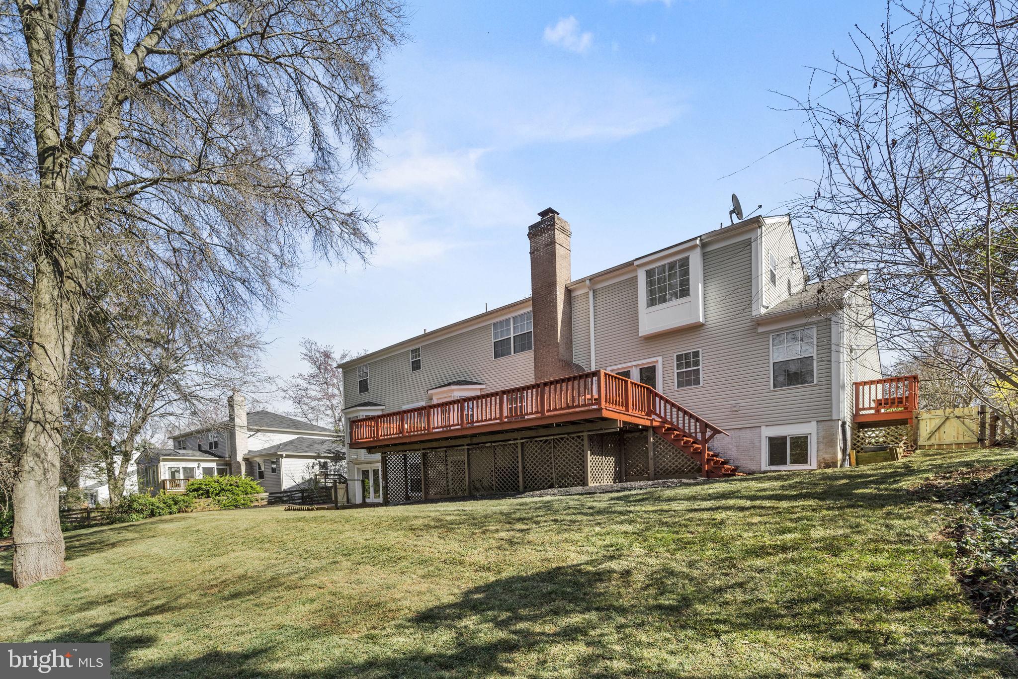 11 Moss Road Sterling, VA 20165 - Photo 65 of 71 Exterior Rear