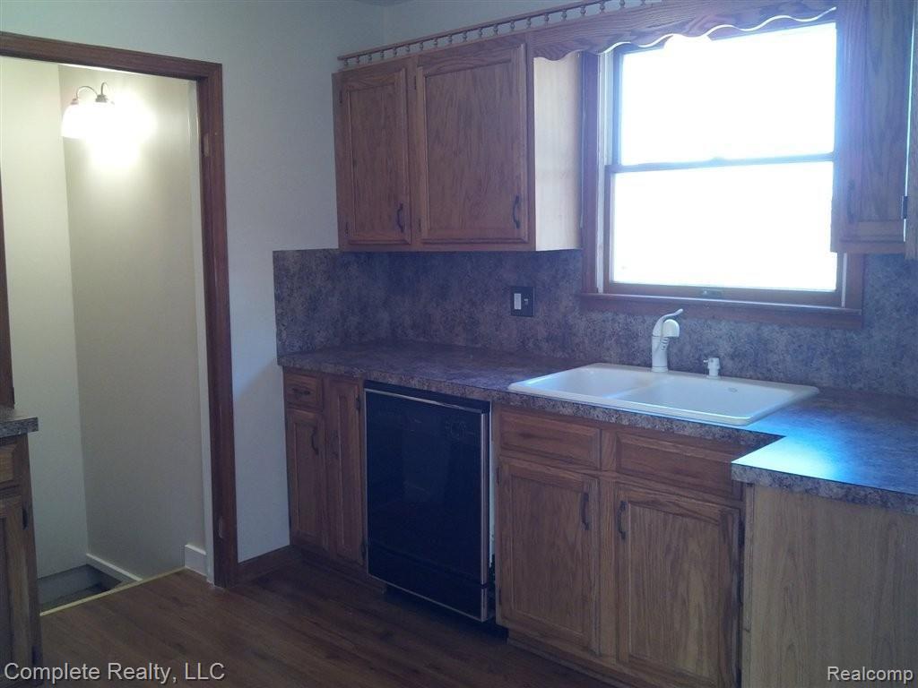 5694 West Coon Lake Road Howell, MI 48843 - Photo 5 of 13 New Counters
