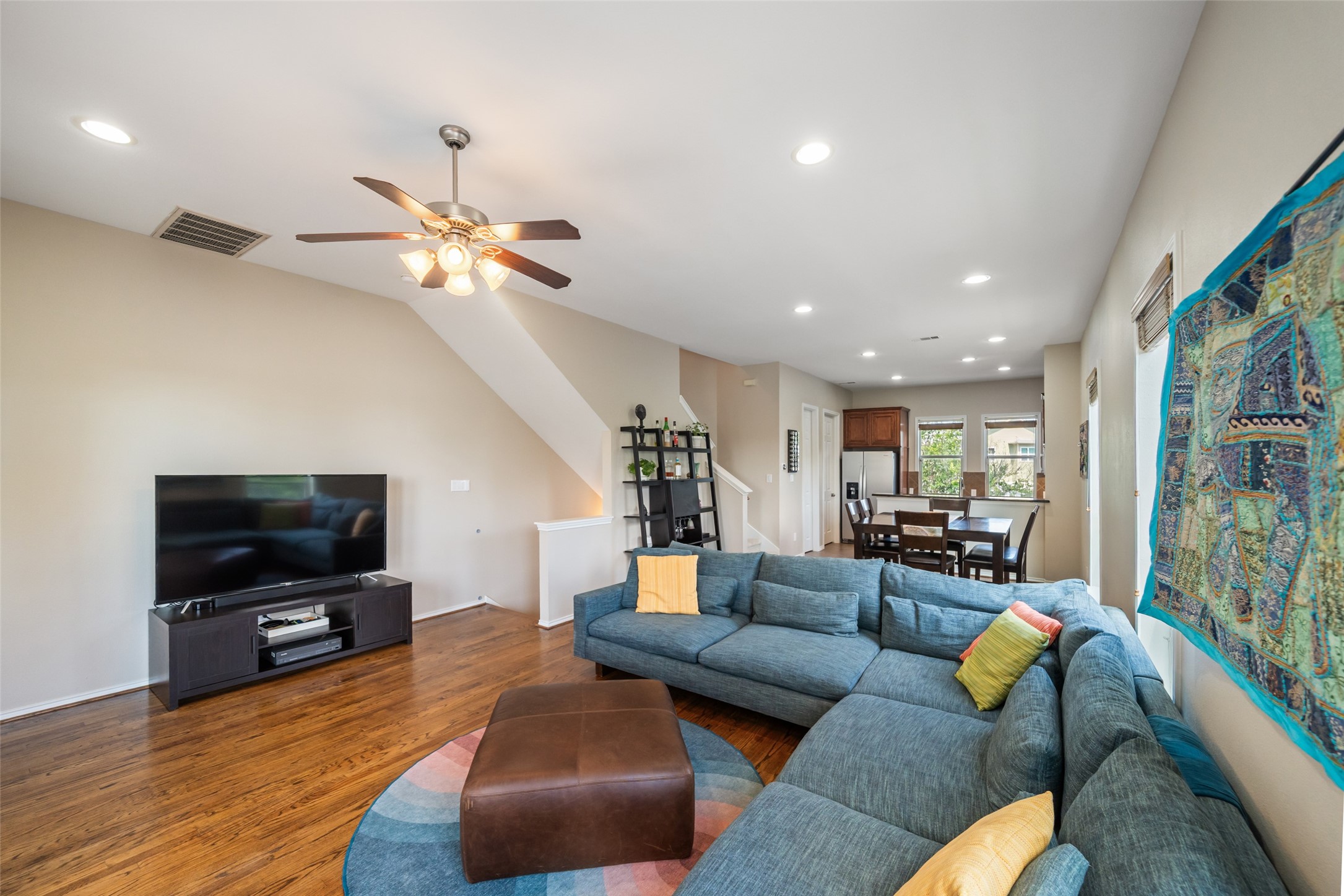 2613 Link Road Houston, TX 77009 - Photo 13 of 28 Neutral paint, high ceilings, and natural light make this space shine!