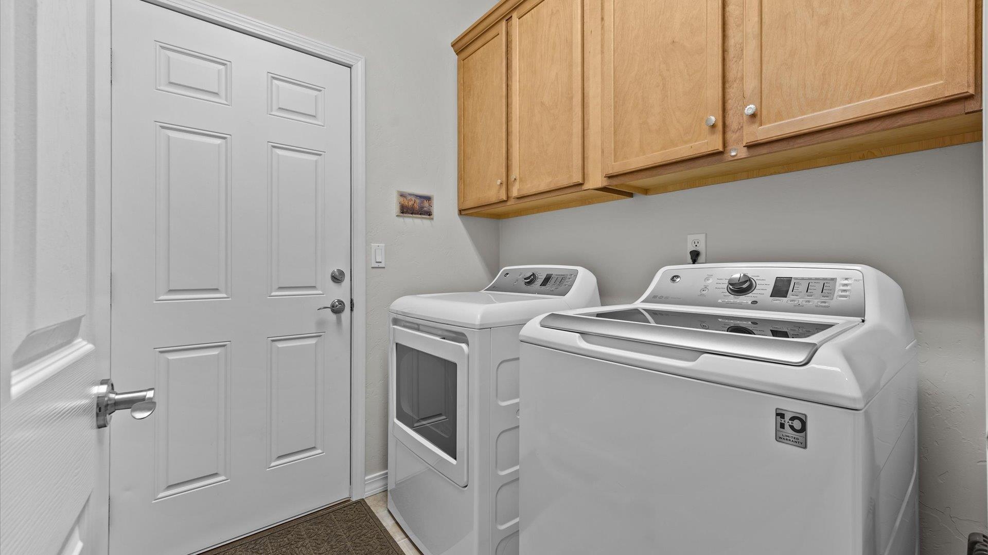 640 Beech Avenue Fruita, CO 81521 - Photo 27 of 34 a utility room with dryer and washer