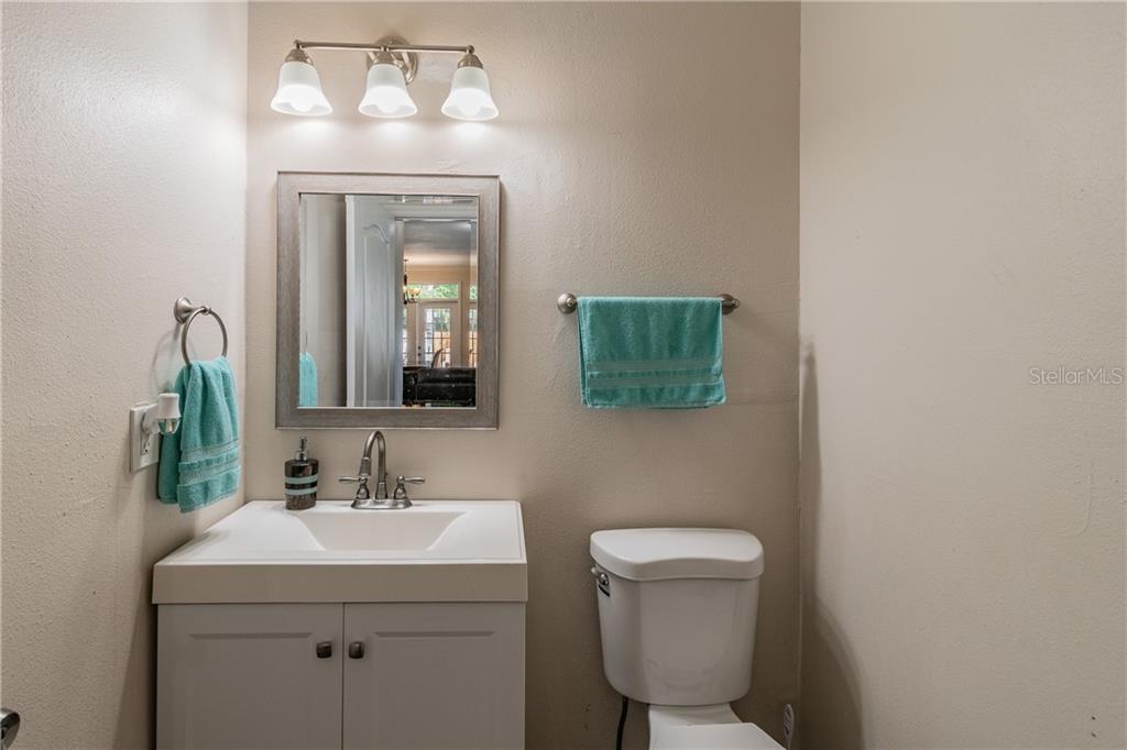 528 North Valrico Road Valrico, FL 33594 - Photo 12 of 60 First floor powder room