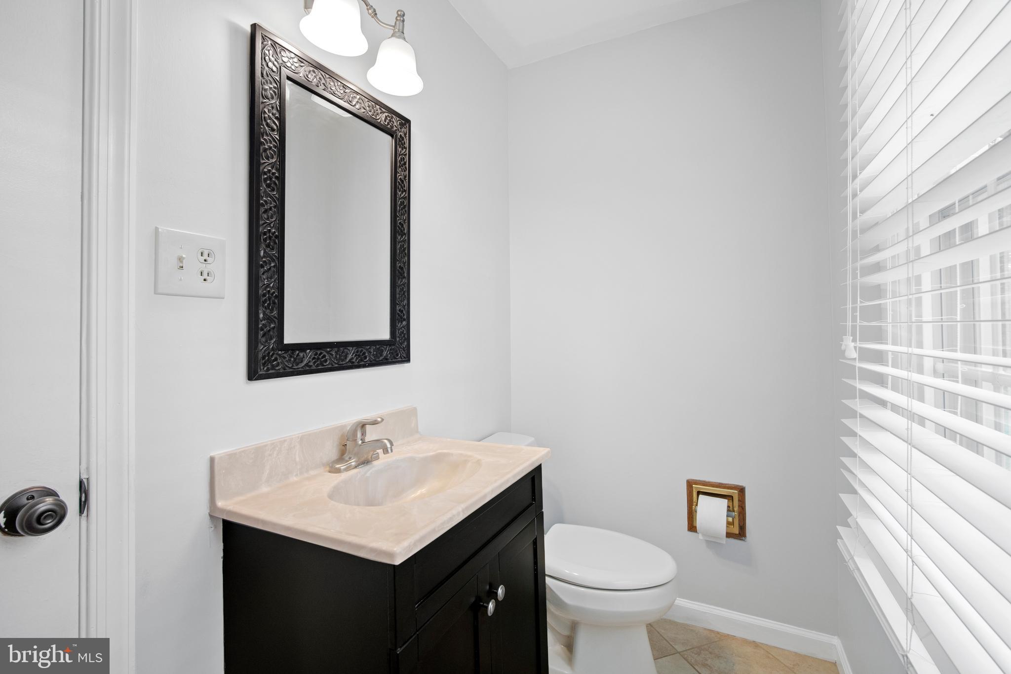 629 Shore Acres Road Arnold, MD 21012 - Photo 20 of 48 Main level half bath
