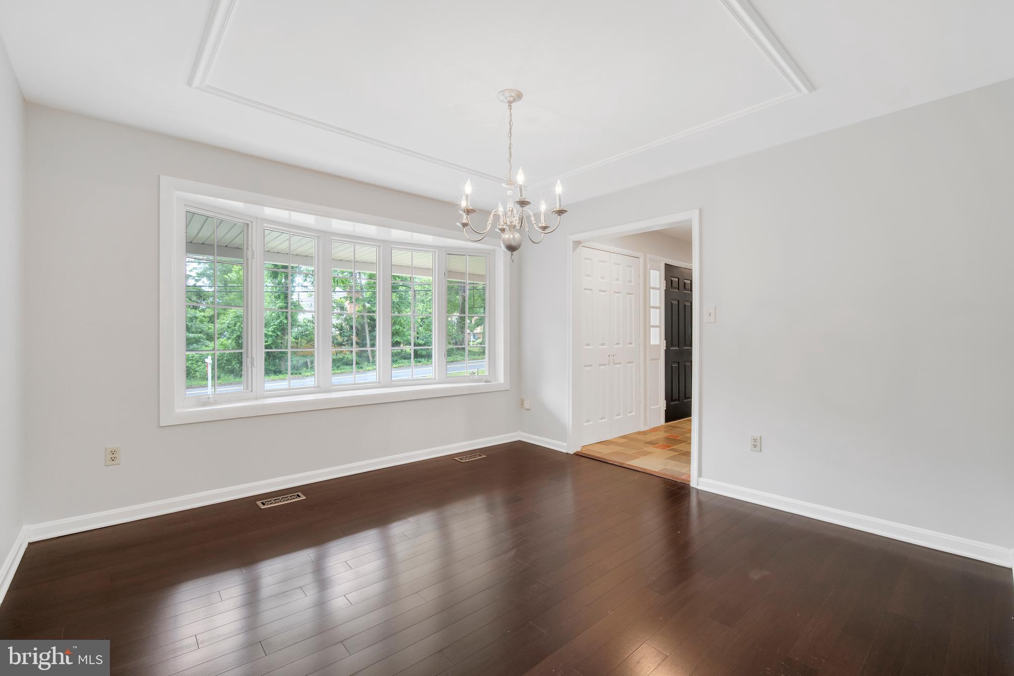 629 Shore Acres Road Arnold, MD 21012 - Photo 22 of 48 Ample sunlight from big windows