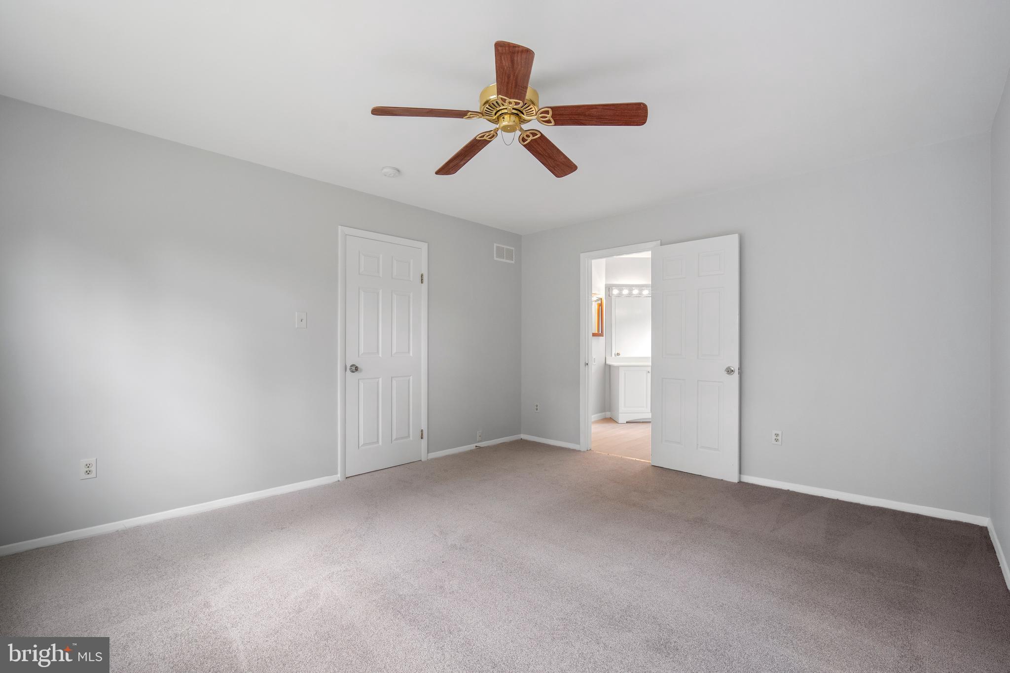 629 Shore Acres Road Arnold, MD 21012 - Photo 24 of 48 Upper level Primary bedroom
