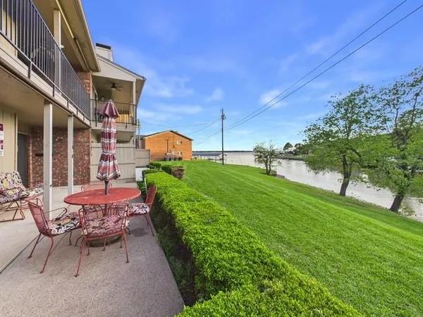 $184,900 | 849 Gun Barrel Lane, Unit B4, Gun Barrel City, TX 75156