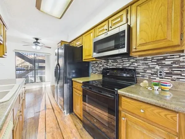 $184,900 | 849 Gun Barrel Lane, Unit B4, Gun Barrel City, TX 75156