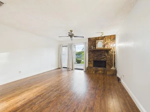 $184,900 | 849 Gun Barrel Lane, Unit B4, Gun Barrel City, TX 75156