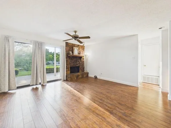 $184,900 | 849 Gun Barrel Lane, Unit B4, Gun Barrel City, TX 75156